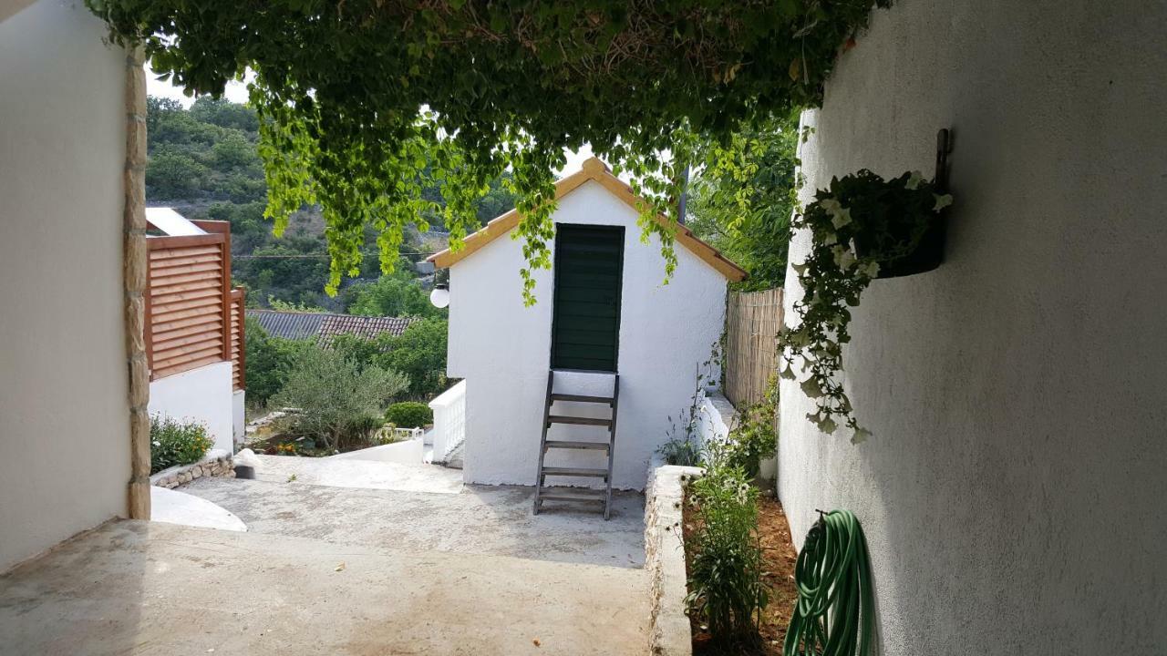 Apartment Cernesa Ražanac 外观 照片