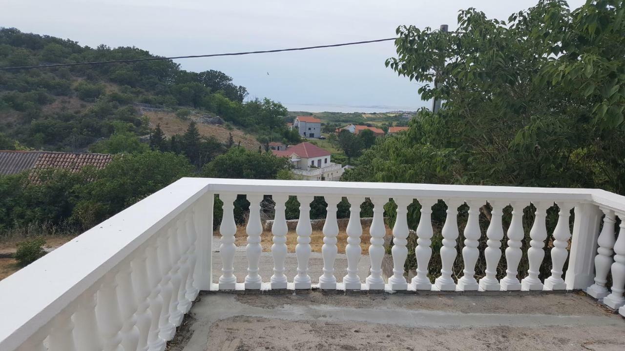Apartment Cernesa Ražanac 外观 照片