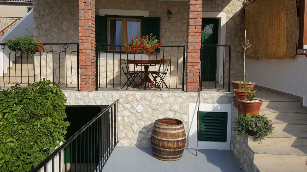 Apartment Cernesa Ražanac 外观 照片