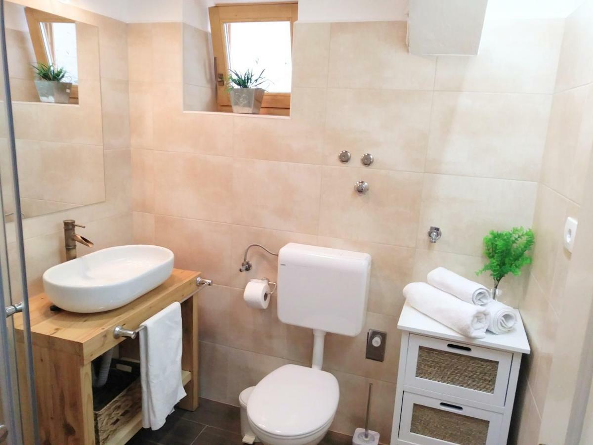 Apartment Cernesa Ražanac 外观 照片