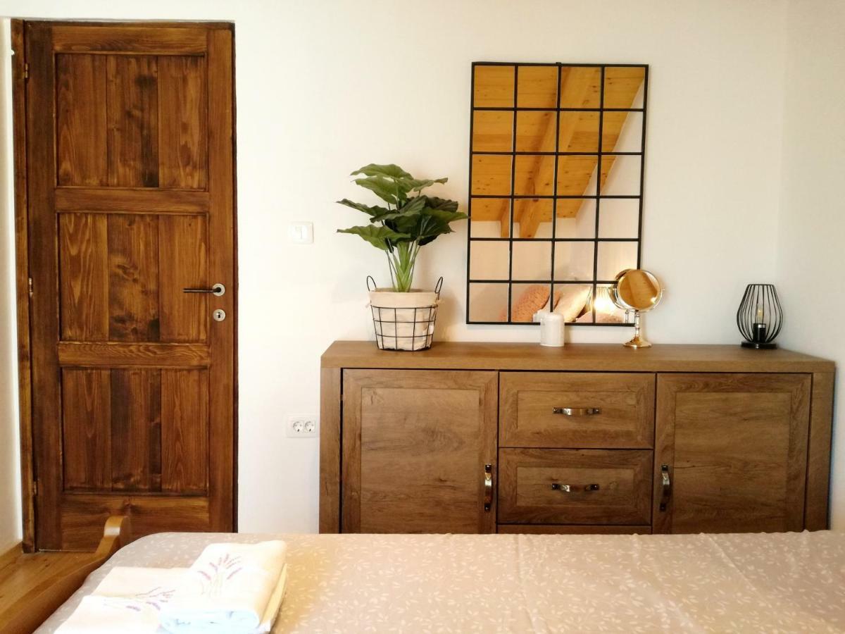 Apartment Cernesa Ražanac 外观 照片