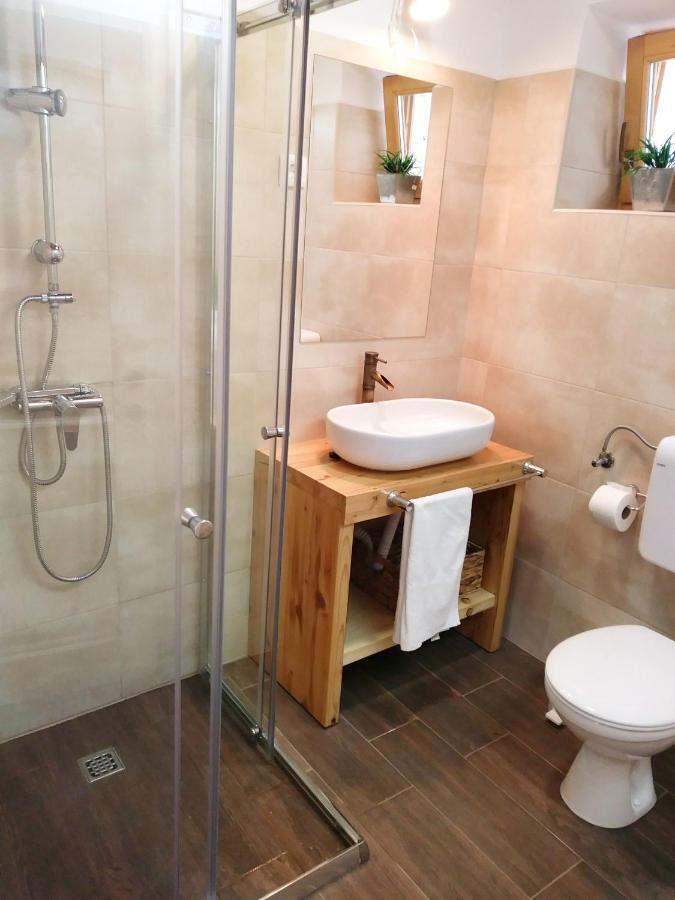 Apartment Cernesa Ražanac 外观 照片